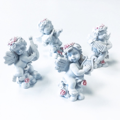 Hudobný Anjel s Ružou