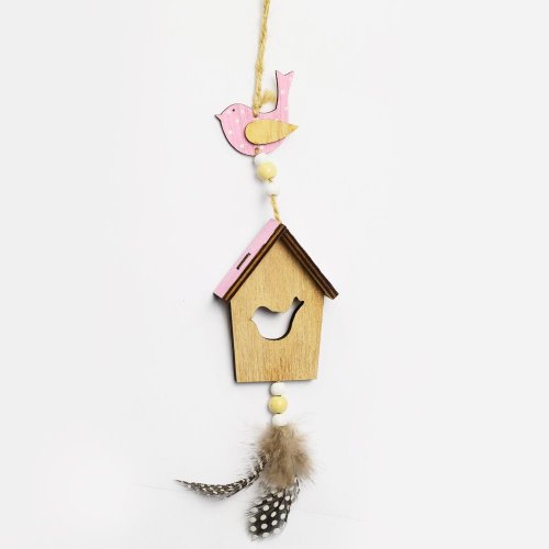 Závesná búdka s pierkom: Ružová elegancia