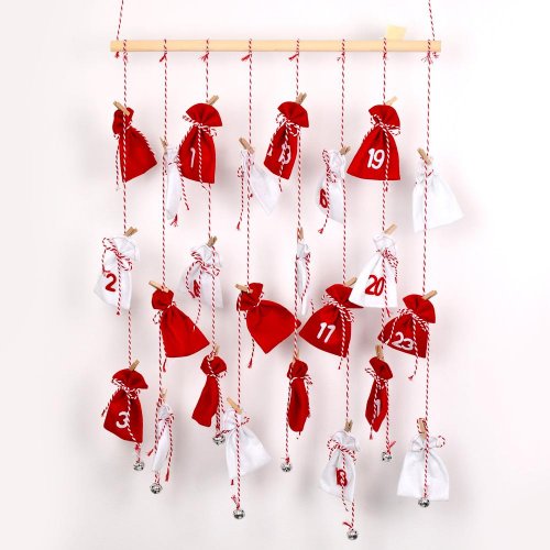 Záves kalendár advent plsť červ/biele 56x80cm (9,5x13cm) - Vianočné dekorácie