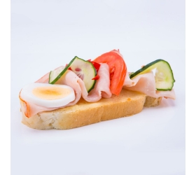 Obložený chlebík debrecínka