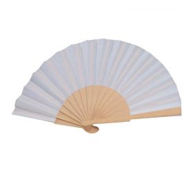 Vejár s drevenou rúčkou