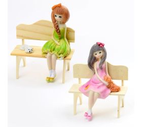 Ks post.dievča sediace mix 14cm